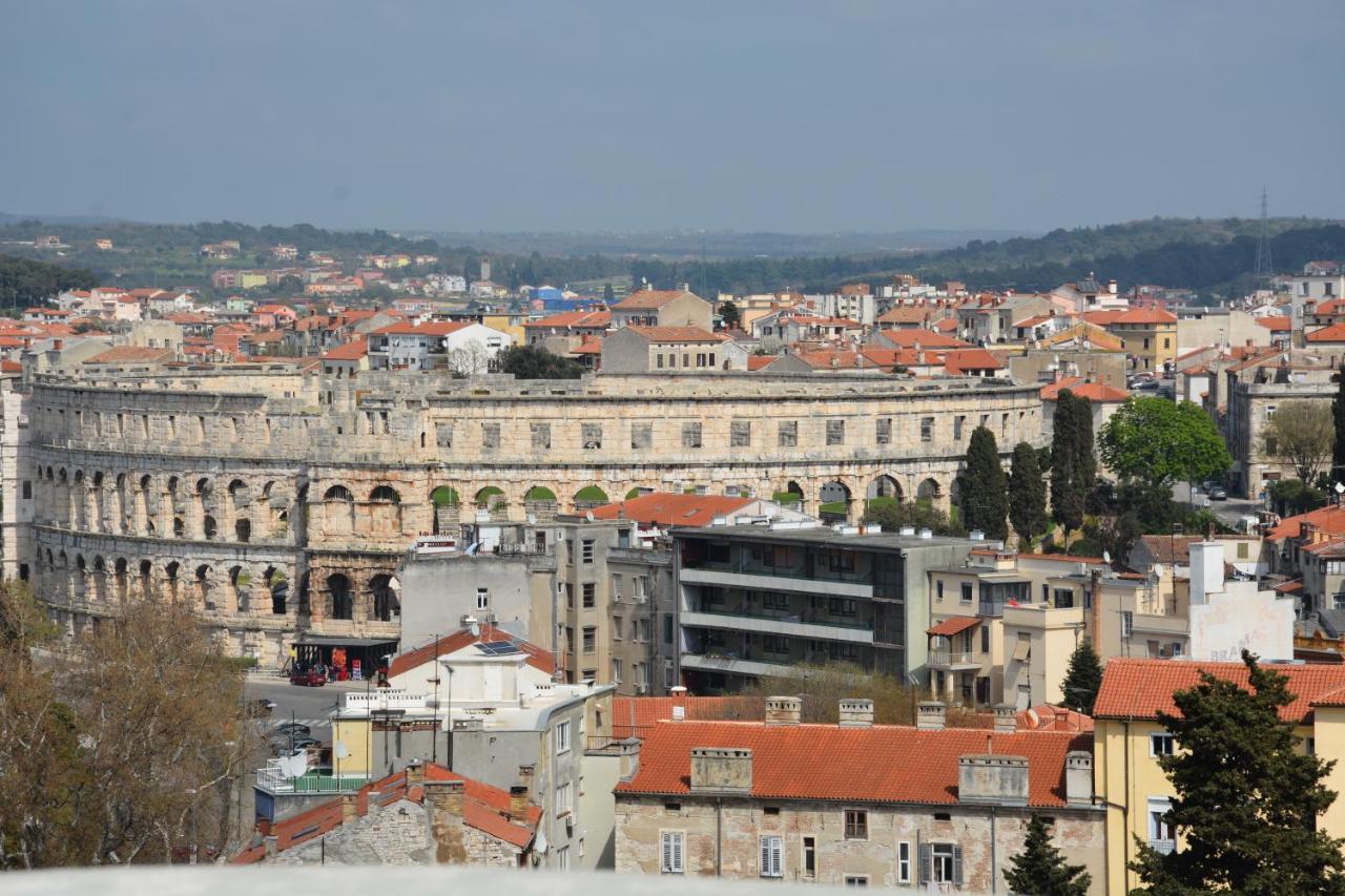 Alighieri Unique Apartment Pula Bagian luar foto