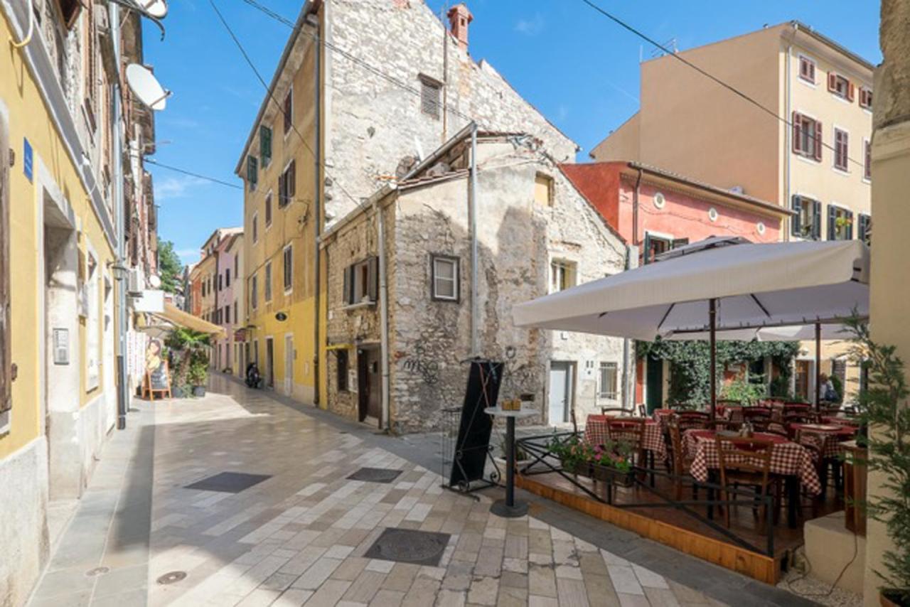 Alighieri Unique Apartment Pula Bagian luar foto